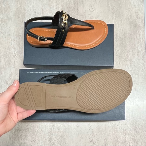 Tommy Hilfiger Black and Tan Sandals Toe Tong Buckle Gold Hardware size 9 - Picture 8 of 8
